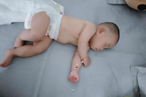 邹平宝宝胳膊上起红疙瘩